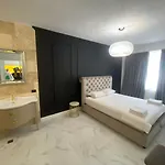 Solid Apartment