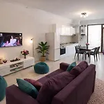 Solid Apartment *