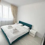 Solid Apartment Mamaia
