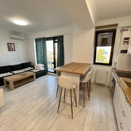 Solid Apartment Mamaia