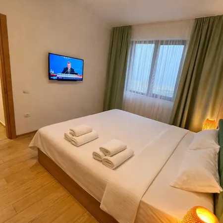 Solid * Mamaia