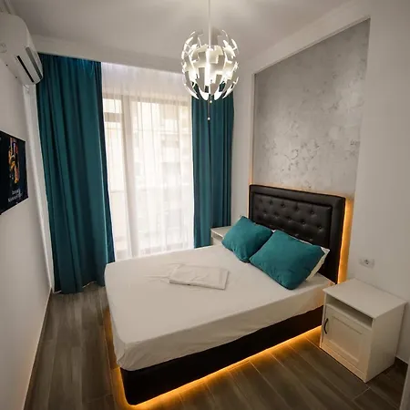 Solid Mamaia